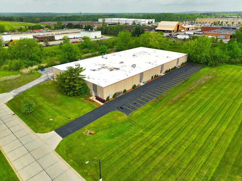More Photos Of 29601-29607 Hall St, Solon Warehouse For Lease