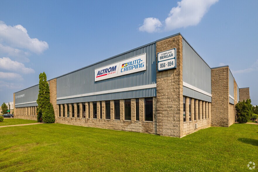 Primary Photo Of 956-974 Rue Bergar, Laval Warehouse For Lease