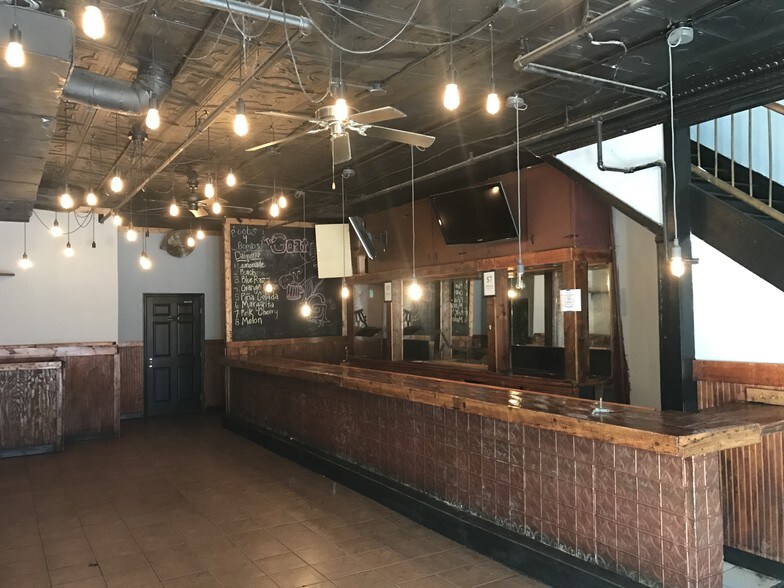 More Photos Of 142 N Jackson St, Athens Storefront Retail Residential For Lease