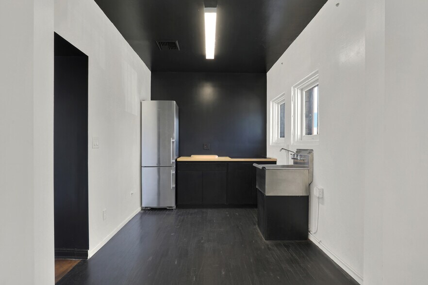 More Photos Of 435 S Boyle Ave, Los Angeles Office Residential For Sale