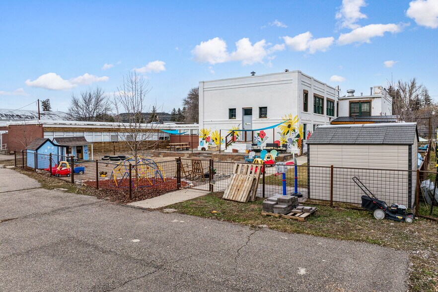 More Photos Of 658 S East St, Bayfield Flex For Sale