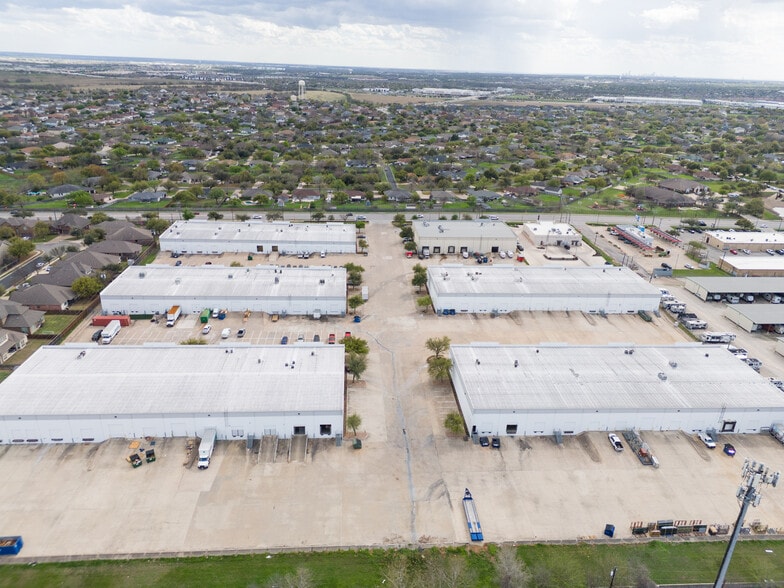 More Photos Of 3912 Gattis School Rd, Round Rock Warehouse For Lease