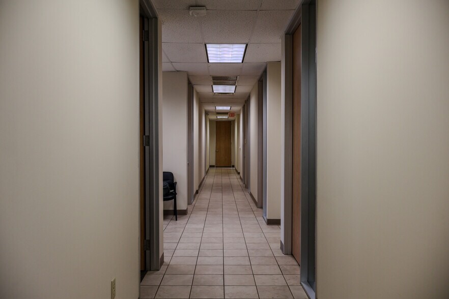 More Photos Of 114 W Drew St, Houston Office For Sale