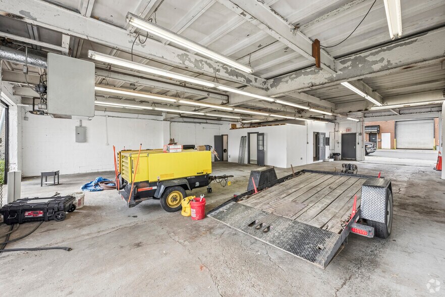 More Photos Of 18-17 130th St, College Point Warehouse For Lease