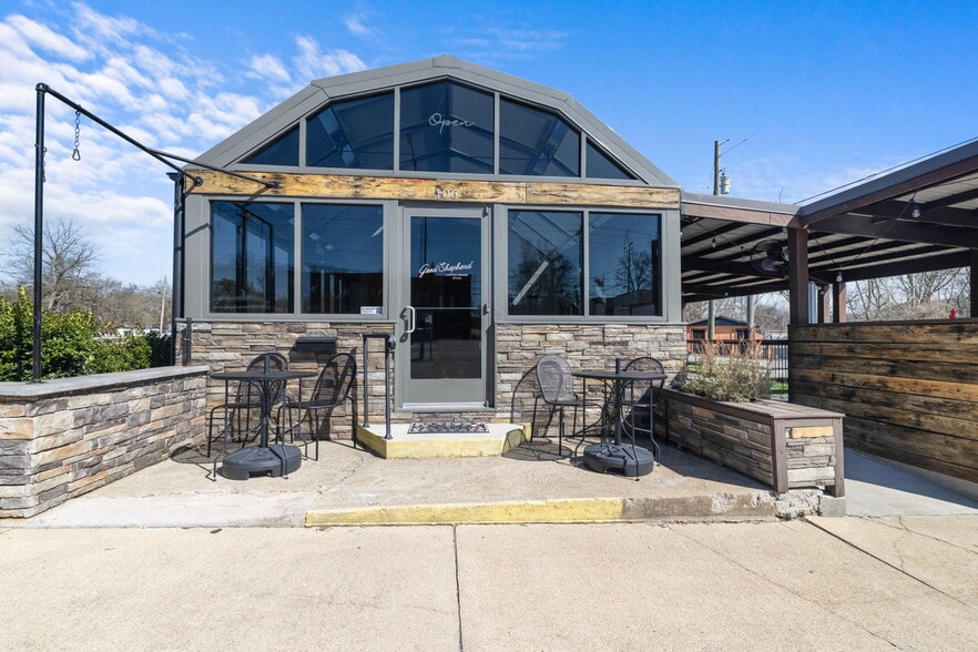 More Photos Of 106 Northside Sq, Petersburg Restaurant For Sale