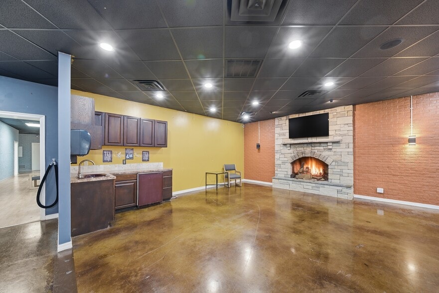 More Photos Of 7100 E 31st St, Tulsa Religious Facility For Sale