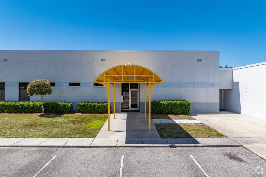 More Photos Of 2814 14th Ave SE, Ruskin Healthcare For Sale