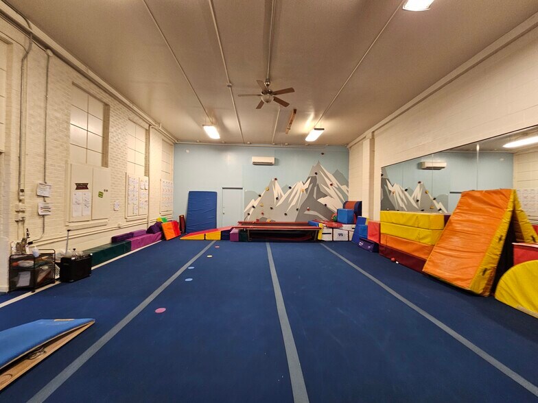 More Photos Of 815 N 1st Ave, Great Falls Auto Dealership For Lease