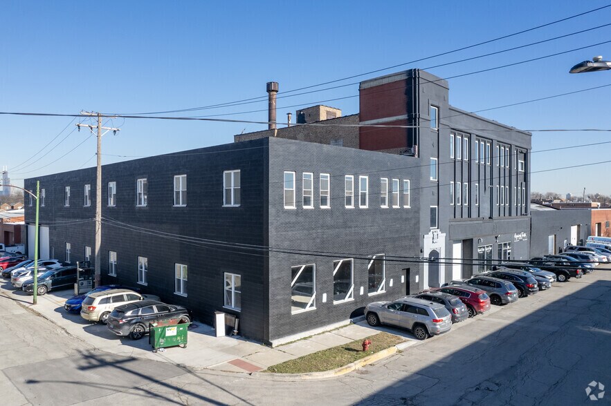 Primary Photo Of 928 W 38th Pl, Chicago Flex For Lease