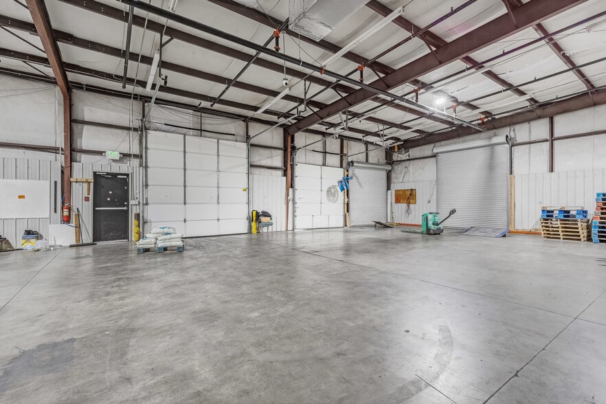 More Photos Of 2312 Centennial Cir, Gainesville Warehouse For Sale
