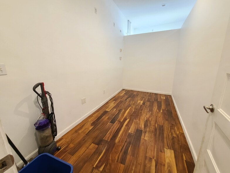 More Photos Of 201 B Highland ave, Somerville General Retail For Lease