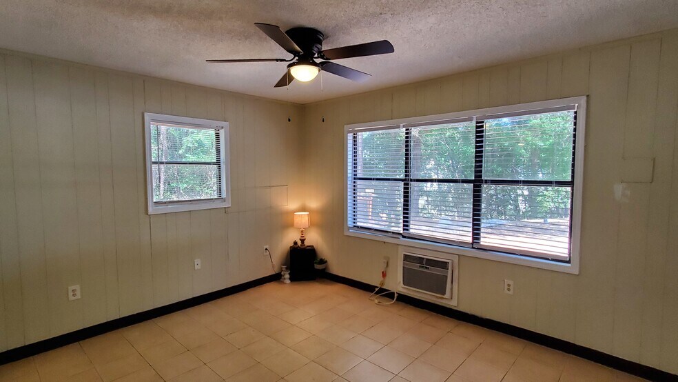 More Photos Of 120 2nd St, Winder Apartments For Sale