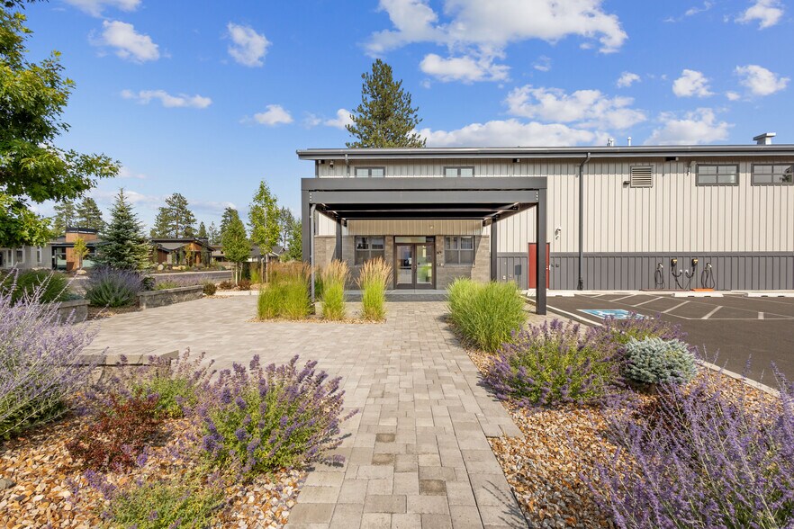More Photos Of 275 W Lundgren Mill Dr, Sisters Manufacturing For Lease