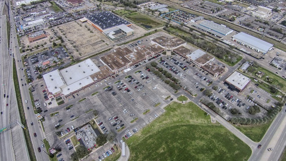 More Photos Of 1020-1030 W NASA Rd 1, Webster Unknown For Lease