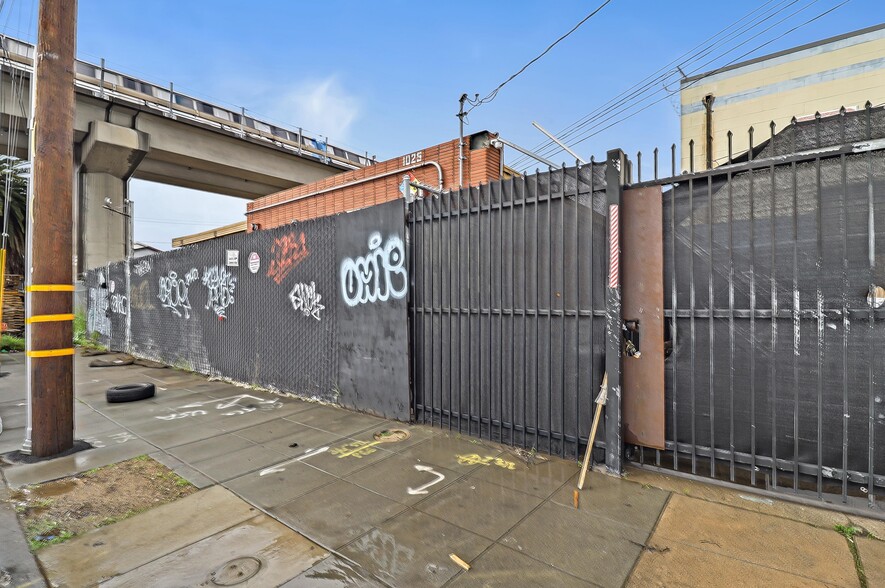 More Photos Of 1025 44th Ave, Oakland Warehouse For Sale