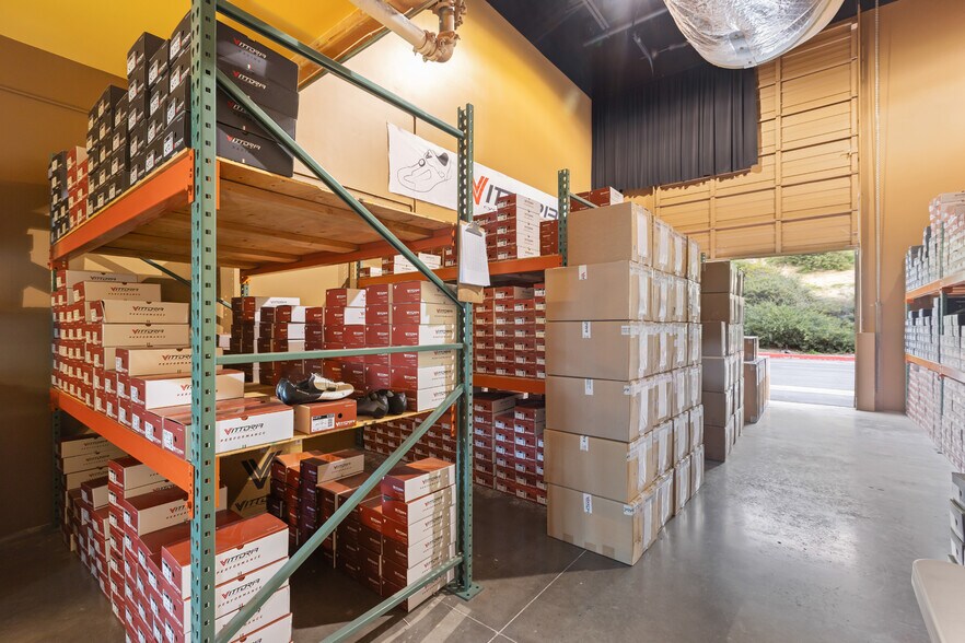 More Photos Of 28522-28528 Constellation Rd, Valencia Warehouse For Lease