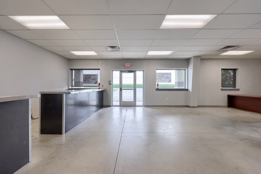 More Photos Of 608 Fairview Rd, Manheim Specialty For Lease