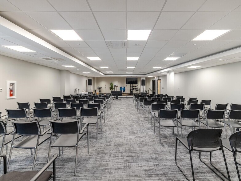 More Photos Of 520 W Roosevelt Blvd, Philadelphia Medical For Sale