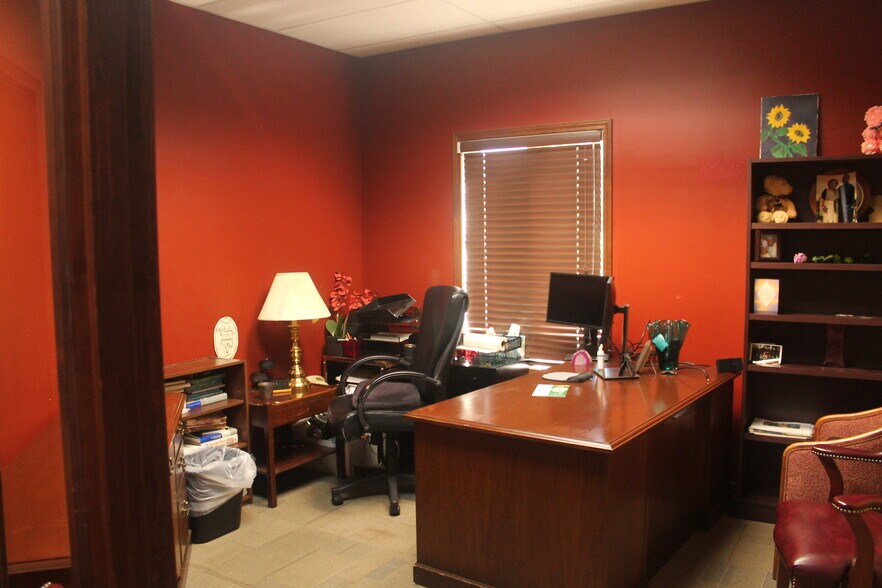 More Photos Of 1401 Financial Park, Carbondale Office For Sale