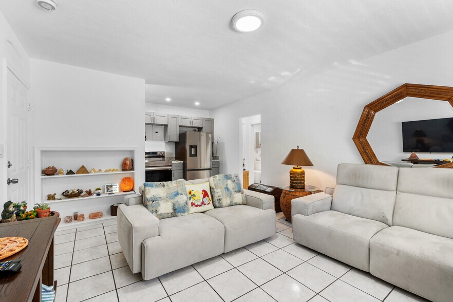 More Photos Of 550 SW 10th St, Miami Apartments For Sale