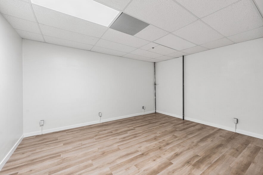 More Photos Of 514 Commerce Ave, Palmdale Medical For Sale