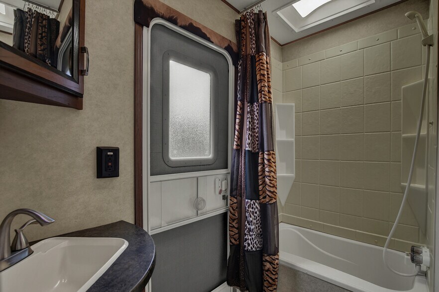 More Photos Of 7367 River Rd, New Braunfels Lodge Meeting Hall For Sale