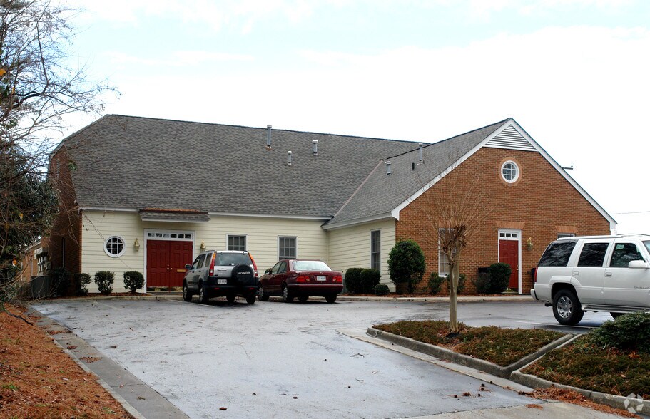 More Photos Of 211-215 Temple Ave, Colonial Heights Office For Sale