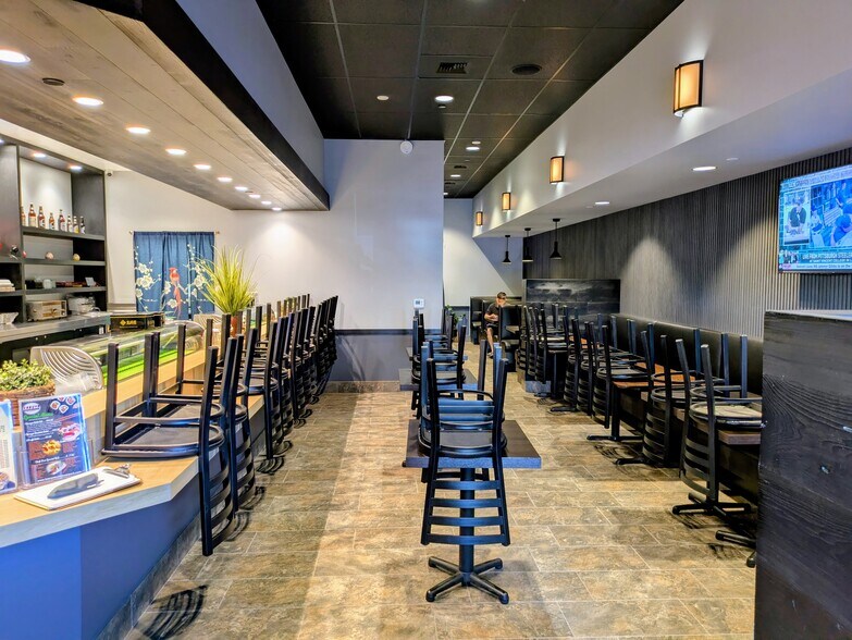 More Photos Of 305-393 W Los Angeles Ave, Moorpark Freestanding For Lease