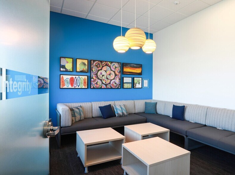 More Photos Of 600 Airborne Pky, Cheektowaga Unknown For Lease