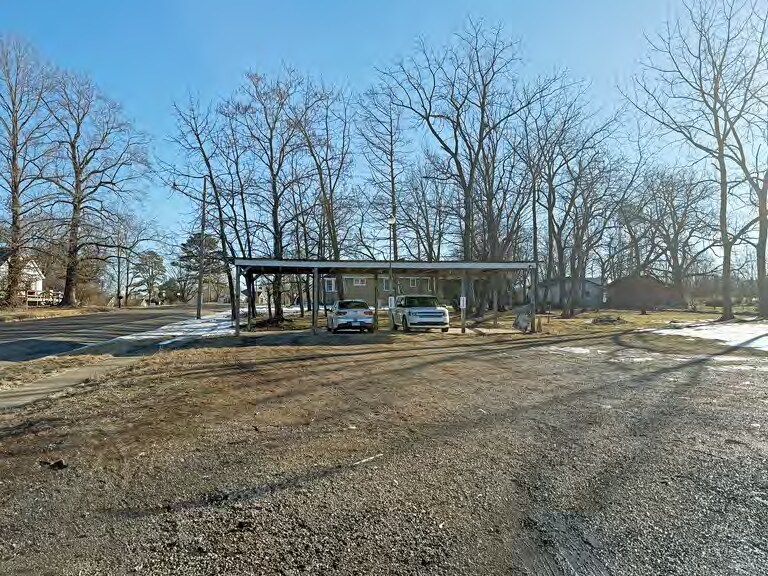 More Photos Of 704 E Washington St, Cuba Freestanding For Lease