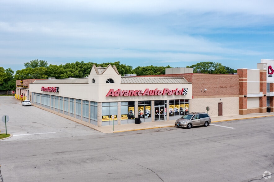 More Photos Of 257-363 N Weber Rd, Bolingbrook Unknown For Lease