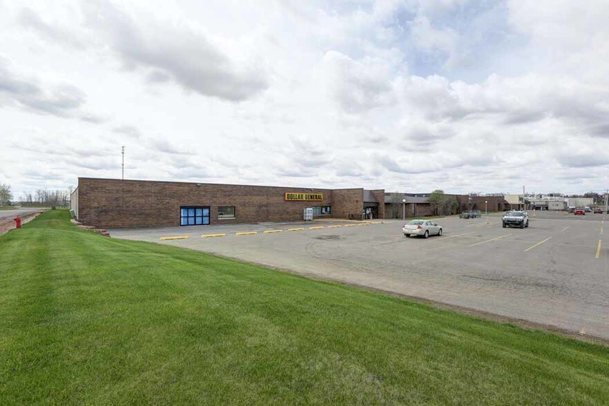 More Photos Of 1011-1013 E Spruce St, Abbotsford Storefront Retail Office For Lease