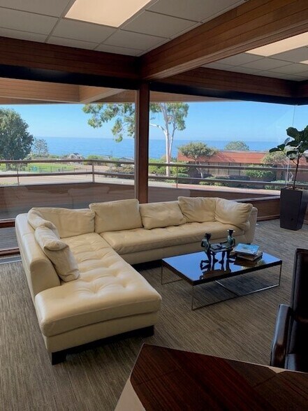 More Photos Of 853 Camino del Mar, Del Mar Office For Sale