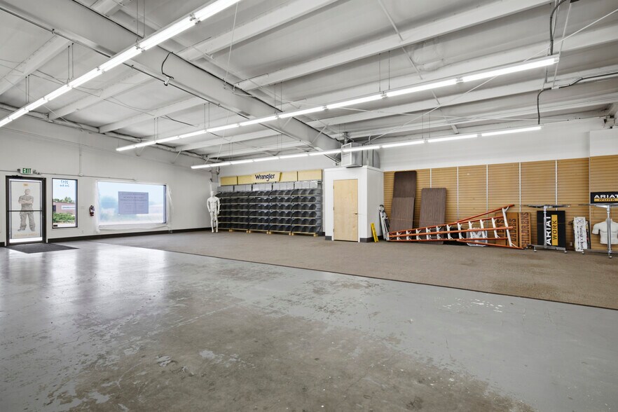 More Photos Of 2015-2017 2nd Ave, Greeley Warehouse For Lease