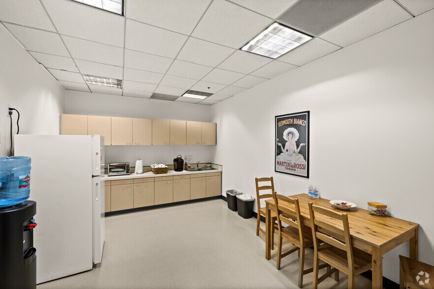 More Photos Of 5805 Sepulveda Blvd, Sherman Oaks Office For Lease