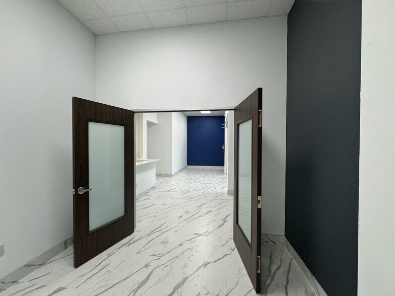 More Photos Of 11507 S Highway 6, Sugar Land Freestanding For Lease