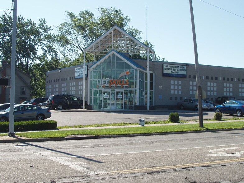 Primary Photo Of 3405 Market St, Youngstown Freestanding For Sale