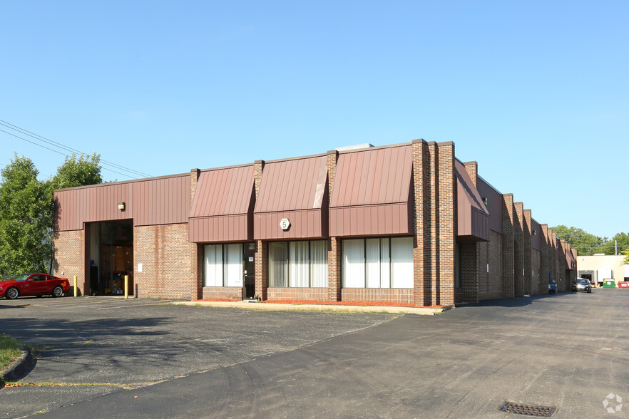 Primary Photo Of 5727-5767 E Executive Dr, Westland Warehouse For Lease