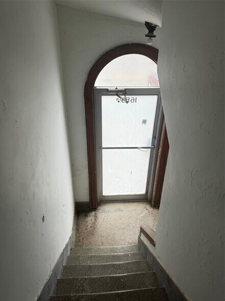 More Photos Of 14 E 9th St, Shawnee Office Residential For Sale