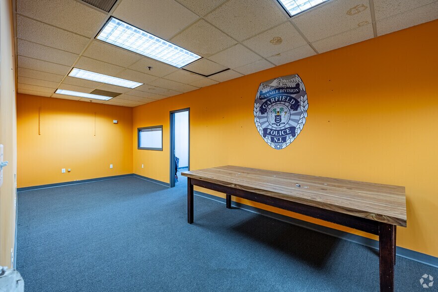 More Photos Of 160 Belmont Ave, Garfield Manufacturing For Lease