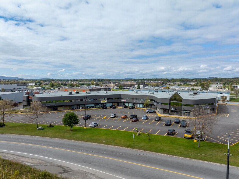 More Photos Of 2500 Rue Jean-Perrin, Québec Unknown For Lease