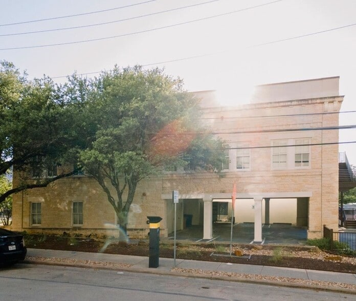 More Photos Of 614 E 12th St, Austin Office For Sale