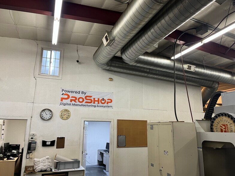 More Photos Of 1893 Airport Way, Richland Distribution For Lease