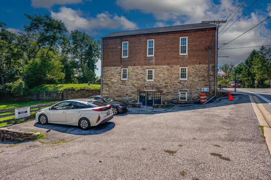 More Photos Of 1901 Monkton Rd, Monkton Storefront Retail Office For Sale