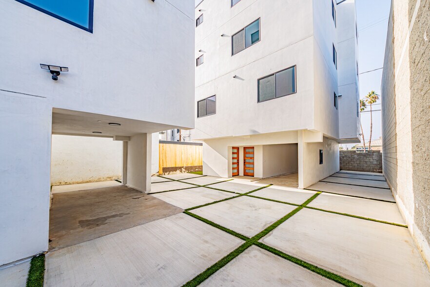 More Photos Of 13461 Beach Ave, Marina Del Rey Multifamily For Sale