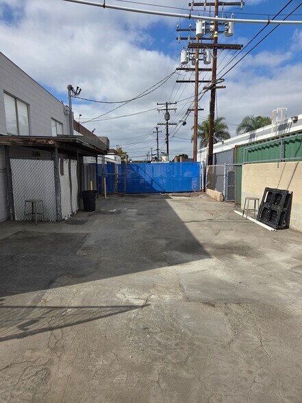 More Photos Of 8531 Whitaker St, Buena Park Warehouse For Lease