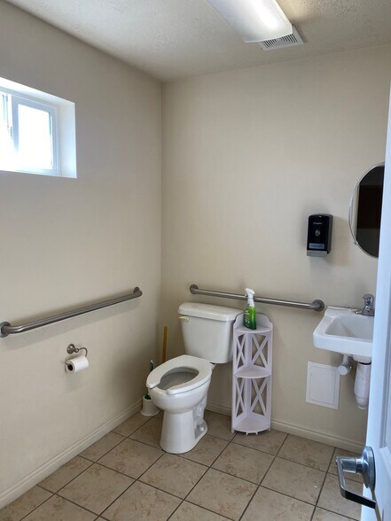 More Photos Of 1200 Avenue E, Ely Office For Sale