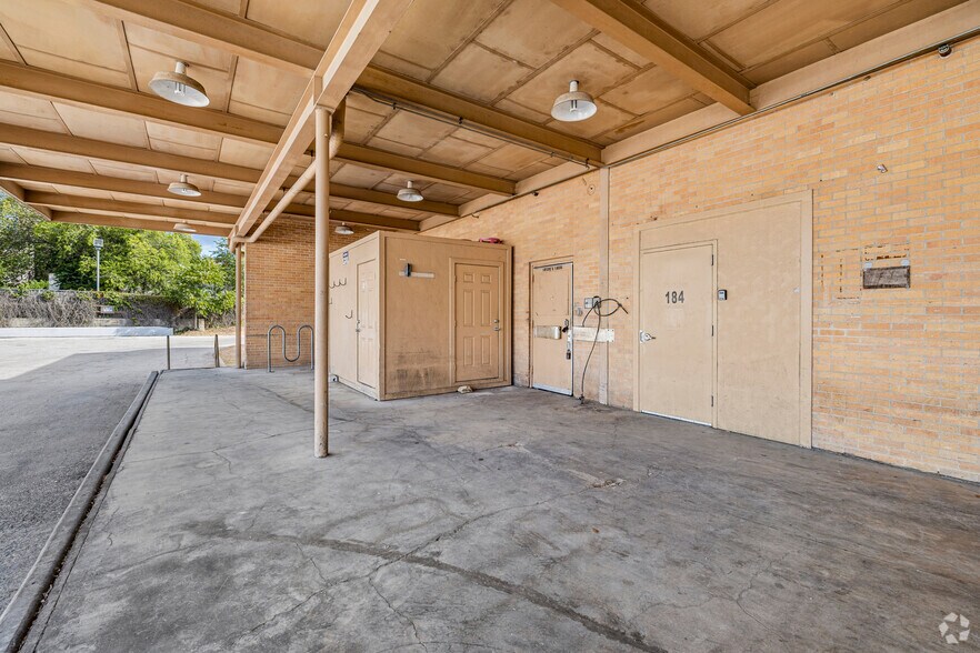 More Photos Of 301 N Guadalupe St, San Marcos Storefront Retail Office For Lease