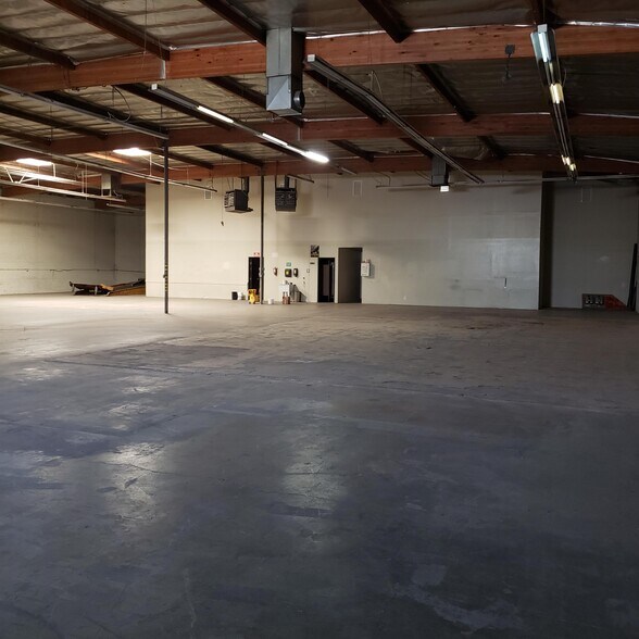 More Photos Of 8600 Tamarack Ave, Sun Valley Manufacturing For Lease