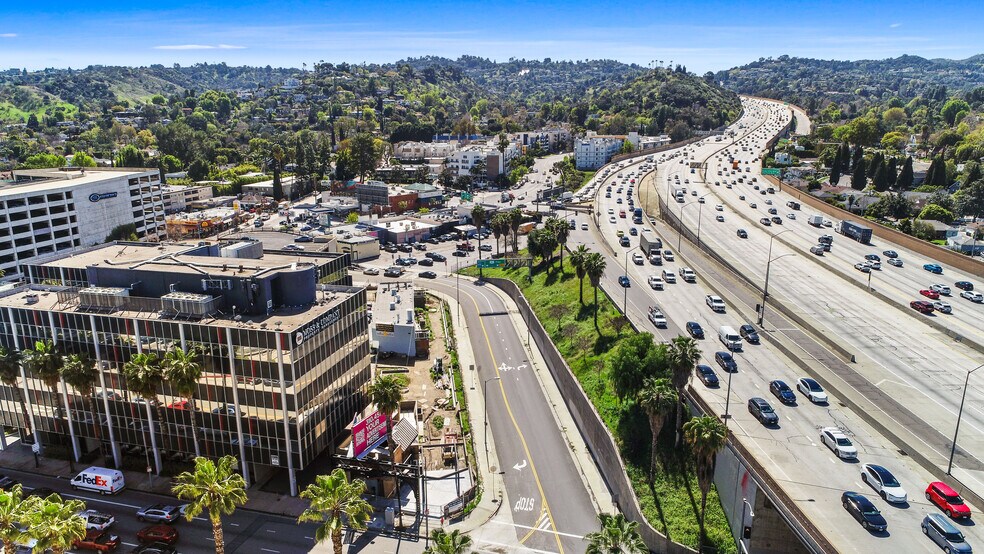 More Photos Of 15322 Ventura Blvd, Sherman Oaks Restaurant For Lease